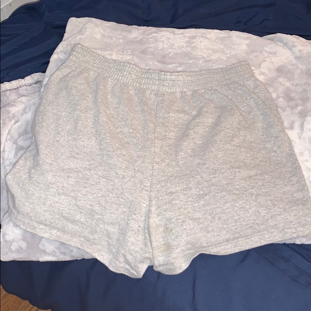 gray shorts